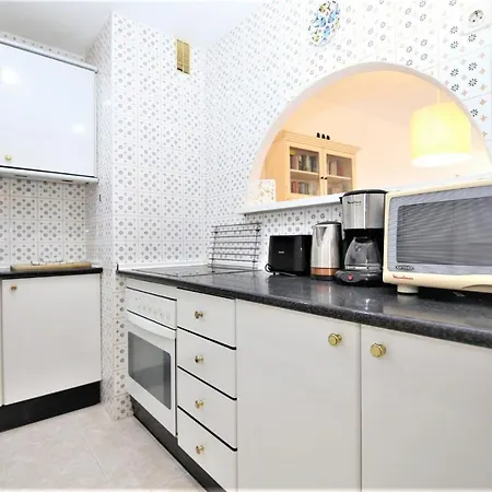 Helena Apartment *