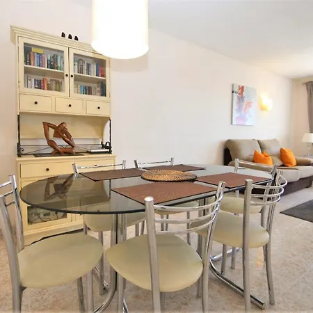 Helena Apartment *